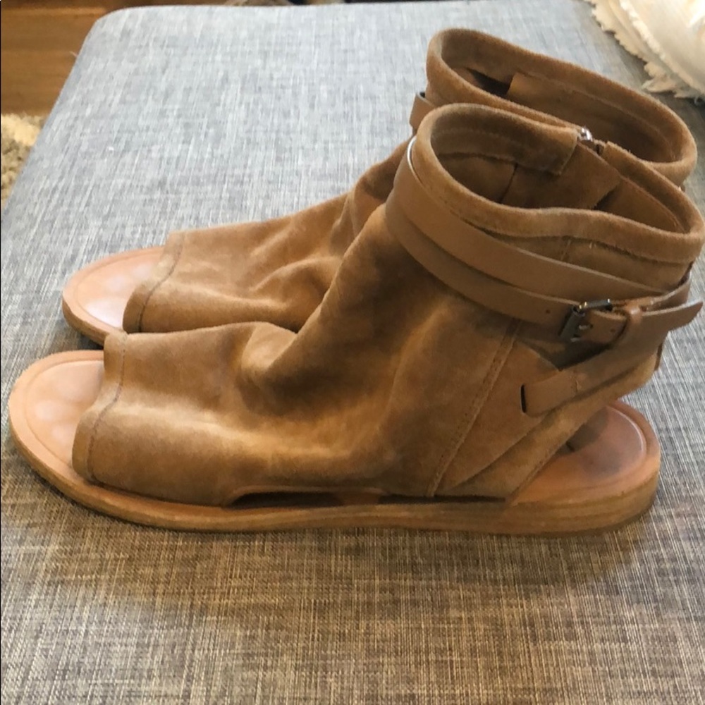 VINCE leather sandals